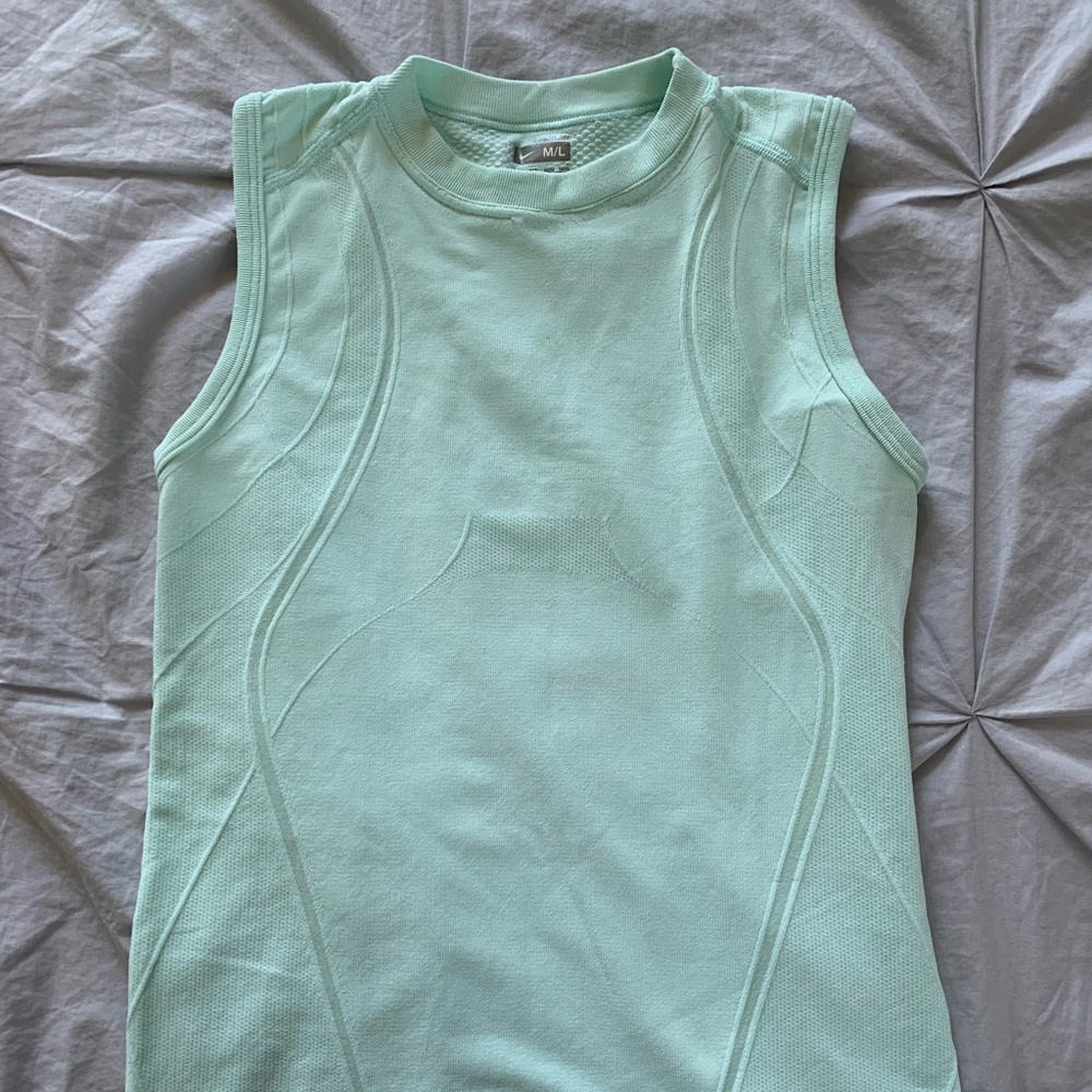 Nike fit dry top
